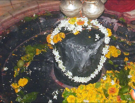 Bel patra arpan at Parli vaijnath mandir